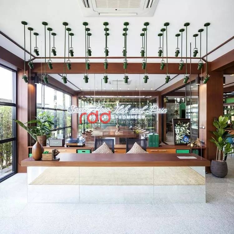 辦公室設計因為顏色、質地和綠植而顯得格外清涼-3.jpg